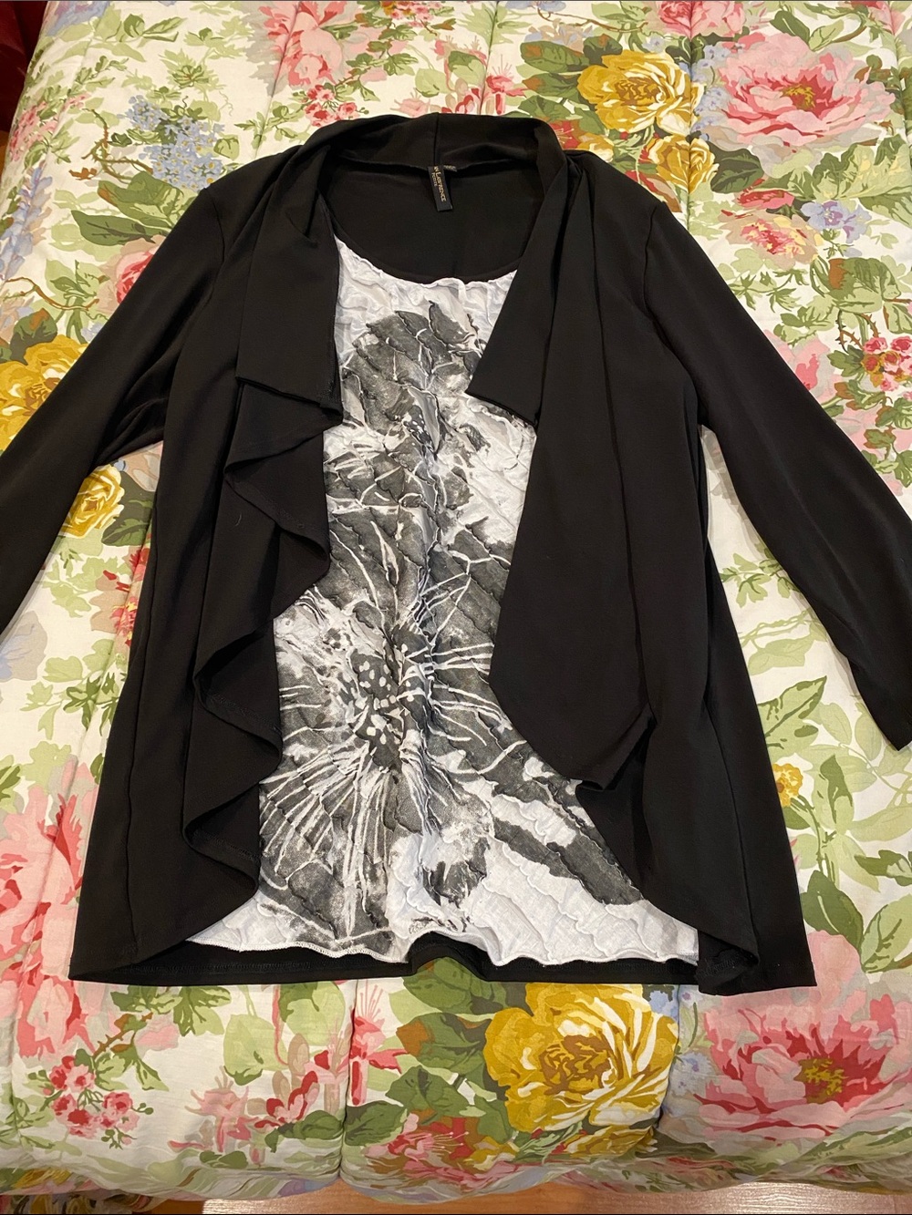 Susan Lawrence Black Open-Front Ruffle Cardigan with Gray/White Floral Top
